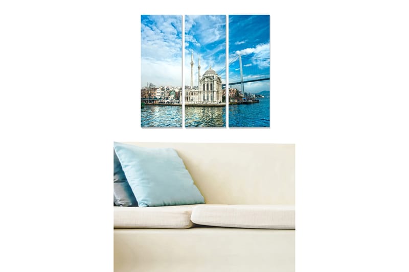 Trelerretsbilde i tre, 3-delt, 50x70 cm - Vakker utsikt over en moské ved vannet med en bro i bakgrunnen, Blå / Hvit / Grå