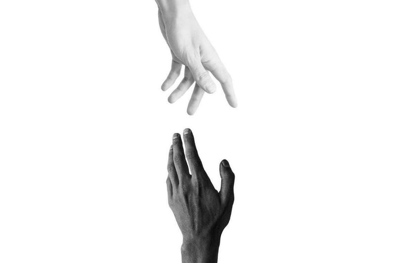 Hands Reach Illustrasjon Svart/Hvit/Grå - 50x70 cm - Posters