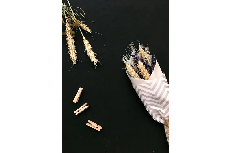 Poster Flowers on table 21x30 cm, Sort/Beige