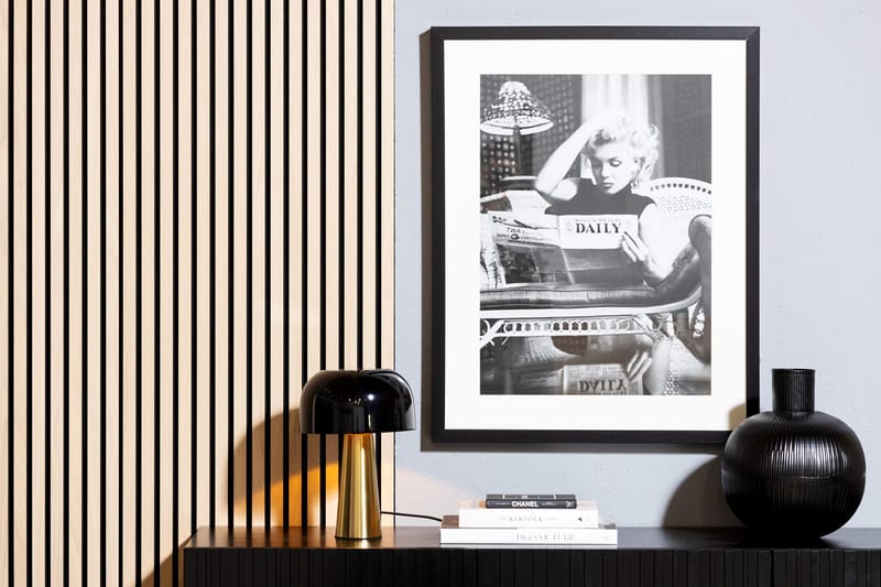 Villa Bilde Marilyn Dailey News - Svart / Hvit / Glass / Tre - Innredning - Bilder & kunst - Posters