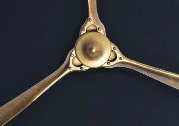 Ilvik veggdekorasjon Propell 85x85 cm i metall - gull - Innredning - Dekorasjon - Pyntegjenstand - Skulptur