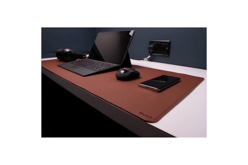 Skrivebordsmatte Desire2 Vegansk Lær 400x900mm Brun - Brun - Innredning - Dekorasjon - Skrivebordunderlag