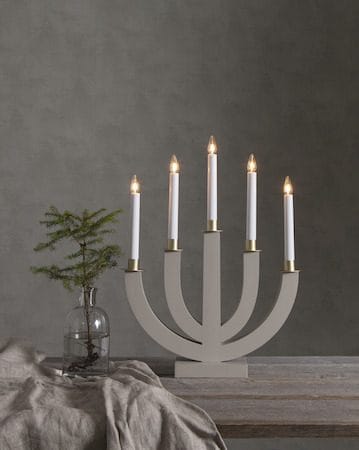 Eli lysestake 37 cm - beige med gullmalt dekorasjon - Innredning - Julepynt & helgedekorasjon - Julepynt & juledekorasjon