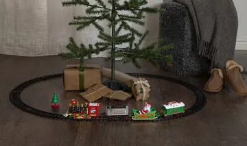 X-mas Train dekorativt sceneri 103 cm - Flerfarget - Innredning - Julepynt & helgedekorasjon - Julepynt & juledekorasjon - Juleengel & julefigur