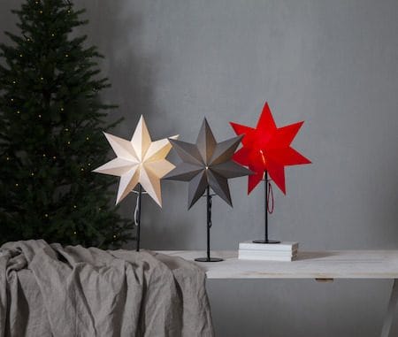 Mixa stjerne på fot 50 cm - hvit med svart fot - Innredning - Julepynt & helgedekorasjon - Julepynt & juledekorasjon