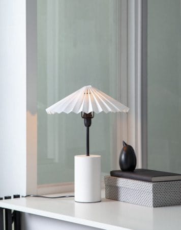 Stila Fot, skjerm og stjerne 35 cm - Hvit med svarte detaljer - Innredning - Julepynt & helgedekorasjon - Julepynt & juledekorasjon