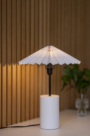 Stila Fot, skjerm og stjerne 35 cm - Hvit med svarte detaljer - Innredning - Julepynt & helgedekorasjon - Julepynt & juledekorasjon