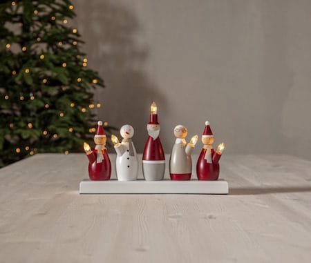 Tomtefamilj lysestake 33,5 cm - flerfarget - Innredning - Julepynt & helgedekorasjon - Julepynt & juledekorasjon