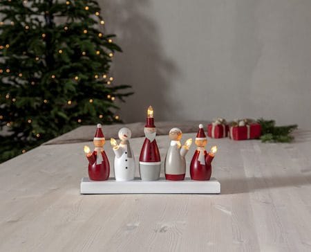 Tomtefamilj lysestake 33,5 cm - flerfarget - Innredning - Julepynt & helgedekorasjon - Julepynt & juledekorasjon