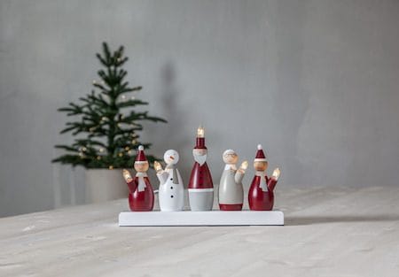 Tomtefamilj lysestake 33,5 cm - flerfarget - Innredning - Julepynt & helgedekorasjon - Julepynt & juledekorasjon