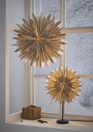 Winter Stjerne på fot 40 cm - beige med gullprikker/svart fot - Innredning - Julepynt & helgedekorasjon - Julepynt & juledekorasjon
