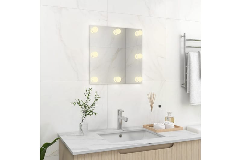Veggspeil med LED-lys firkantet glass - Silver - Innredning - Speil - Veggspeil