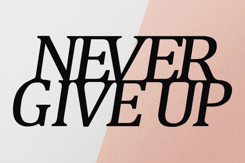 Never Give Up Veggdekor - Svart - Metallskilt