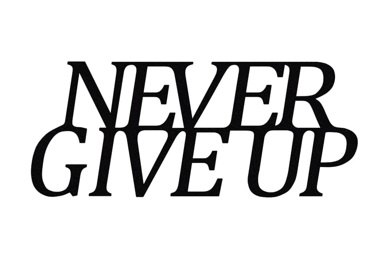 Never Give Up Veggdekor - Svart - Metallskilt