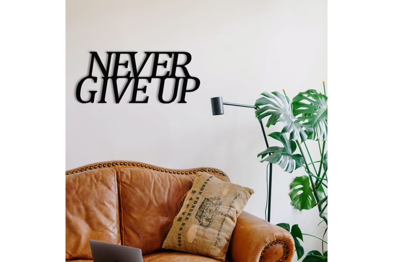 Never Give Up Veggdekor - Svart - Innredning - Veggdekorasjon - Skilt - Metallskilt