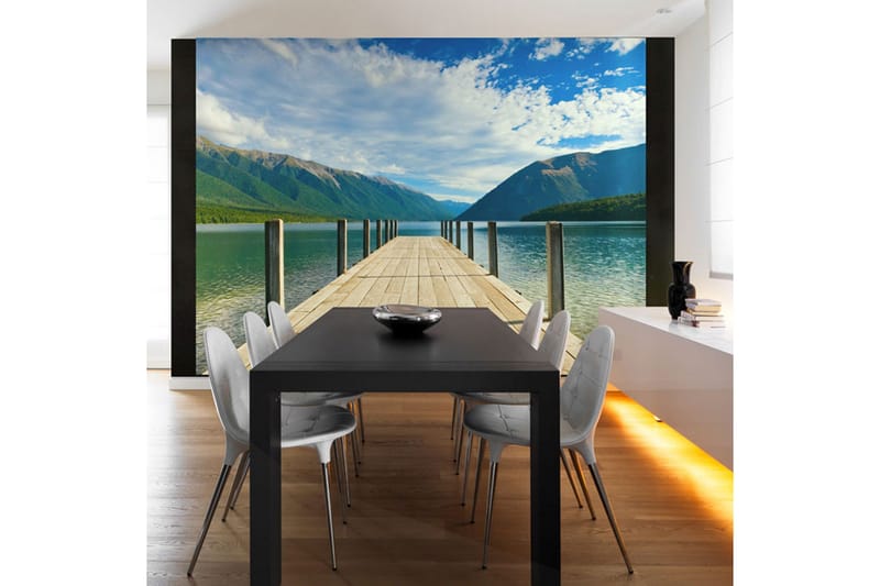 Fototapet Fjellsjø Bro 350x270 - Artgeist sp. z o. o. - Innredning - Veggdekorasjon - Tapeter - Fototapeter