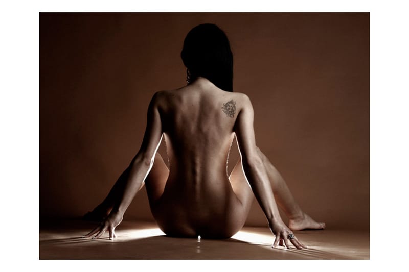 Fototapet Woman With Tattoo 200x154 - Artgeist sp. z o. o. - Innredning - Veggdekorasjon - Tapeter - Fototapeter