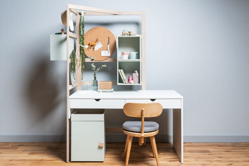 Stige Skrivebord 140 cm Hvit/Tre/Natur - Hvit/Tre/natur - Møbler - Barnemøbler - Barnebord - Skrivepult barn