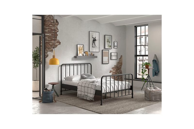 Seng Bronxx Svart, 140 x 200 cm - Svart, 140 x 200 cm - Møbler - Barnemøbler - Barneseng & Juniorseng