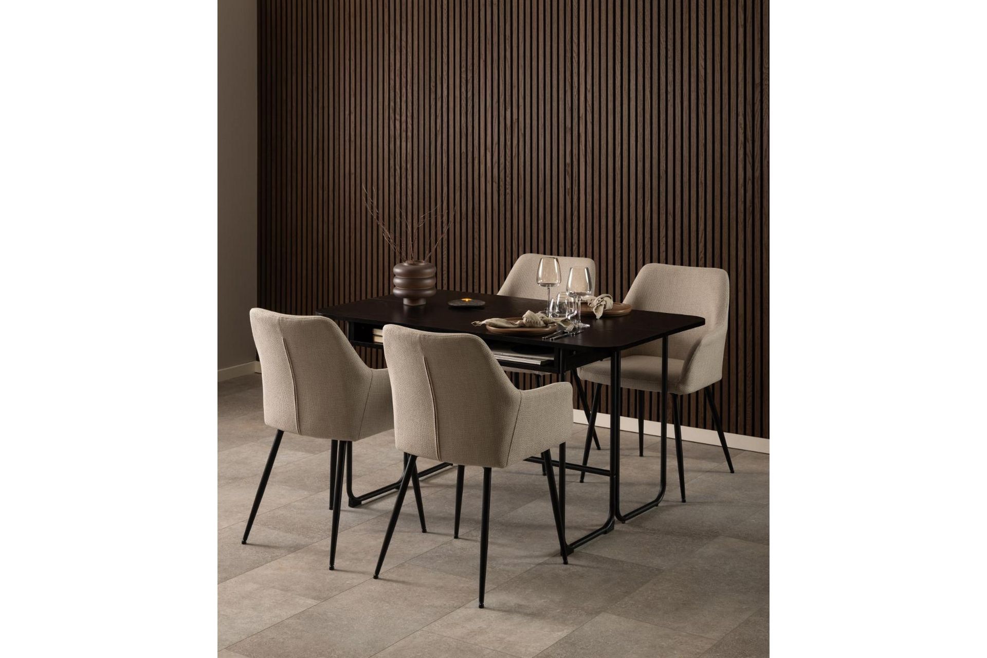 Alborga Spisebord 140 cm Rektangulært - Svart - Møbler - Bord - Spisebord & kjøkkenbord