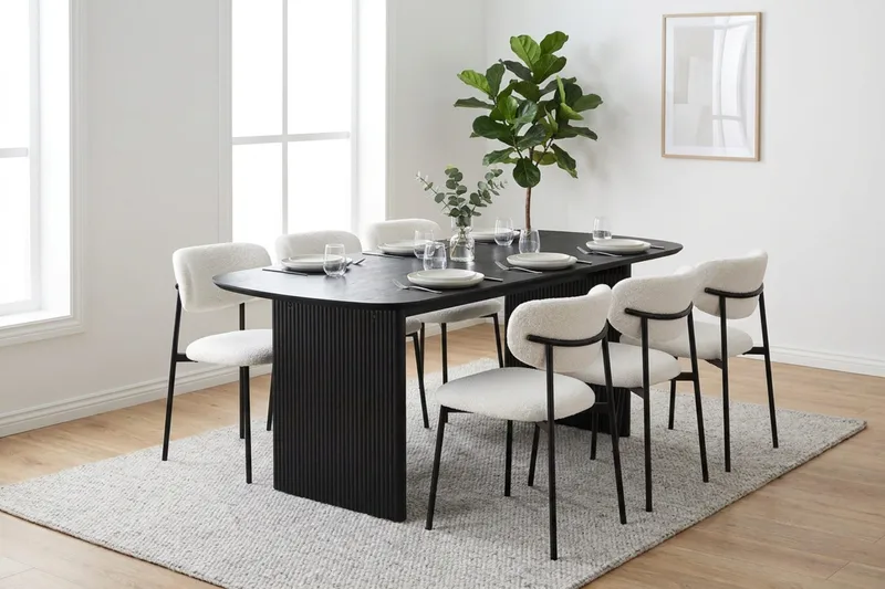 Alma spisegruppe rektangulær 180 cm svart med 6 Lucy spisestoler - Svartbeiset eik - Møbler - Bord - Spisegrupper