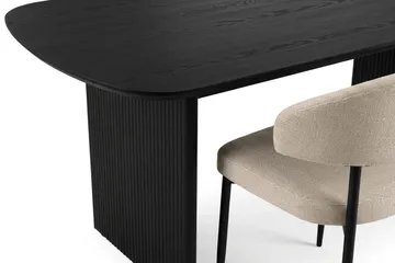 Alma spisegruppe rektangulær 180 cm svart med 6 Sawako spisestoler - Svartbeiset eik - Møbler - Bord - Spisegrupper