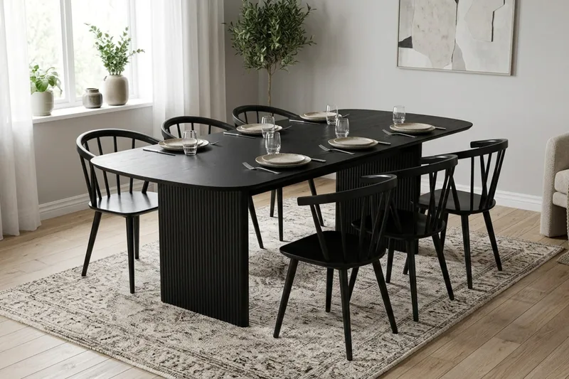 Alma spisegruppe rektangulær 220 cm svart med 6 Tyrö spisestoler - Svartbeiset eik - Møbler - Bord - Spisegrupper