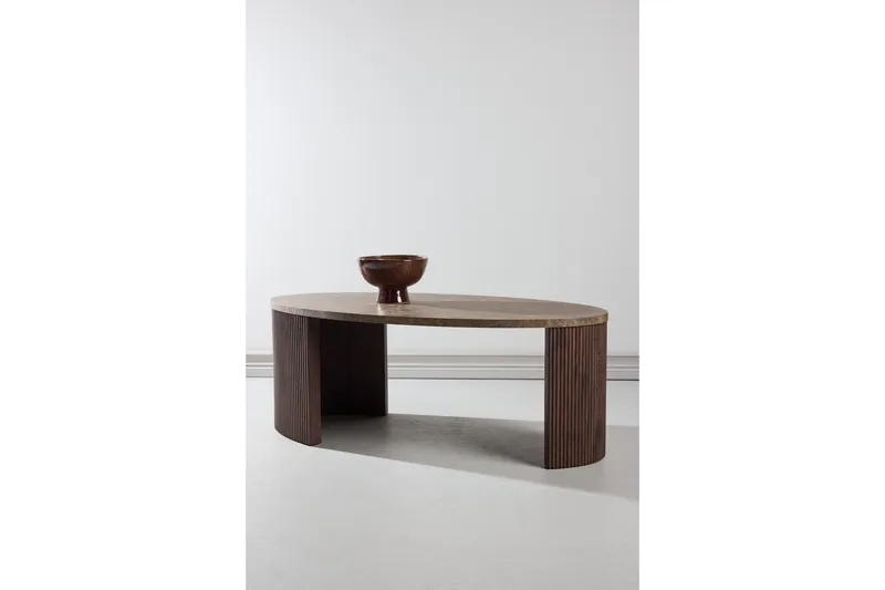 Bristol 120 cm Ovalt Sofabord i Marmor med Riflede Treben - Mellombrun - Møbler - Bord - Sofabord