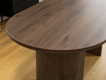 Calvion spisebord 185 cm ovalt - Svart - Møbler - Bord - Spisebord & kjøkkenbord