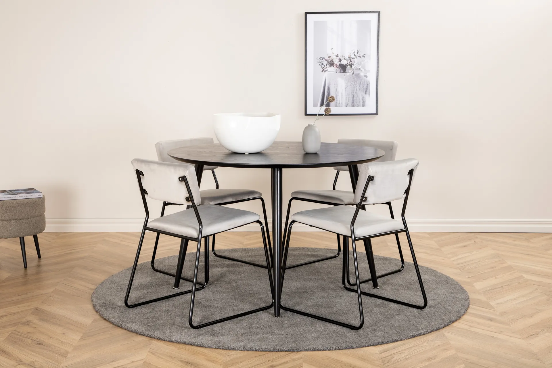 Venture Home Dipp Spisegruppe 115 cm Rund med 4 Kenth Stoler Sort ...