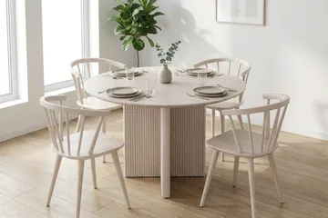 Edda spisegruppe rund 110 cm hvitlasert med 4 Tyrö spisestoler - Hvitbeiset eik - Møbler - Bord - Spisegrupper