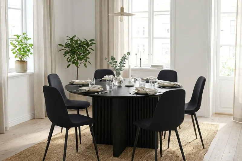 Edda spisegruppe rund 130 cm svart med 6 Nibe spisestoler - Svart - Møbler - Bord - Spisegrupper