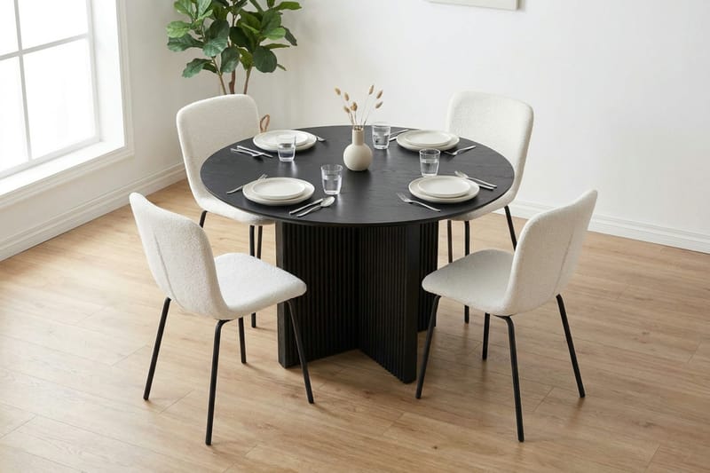 Edda Spisegruppe rundt 110 cm Svart med 4 Katy spisestoler - Svart - Møbler - Bord - Spisegrupper