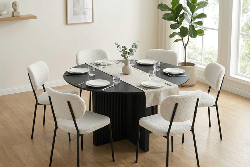 Edda spisegruppe rundt 130 cm svart med 6 Gemmiano spisestoler - Svartbeiset eik - Møbler - Bord - Spisegrupper