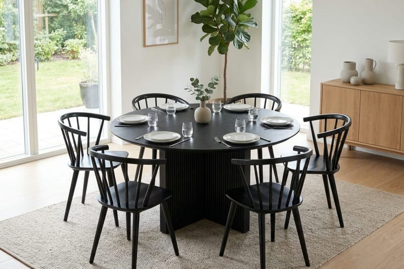 Edda spisegruppe rundt 130 cm svart med 6 Tyrö spisestoler - Svart - Møbler - Bord - Spisegrupper