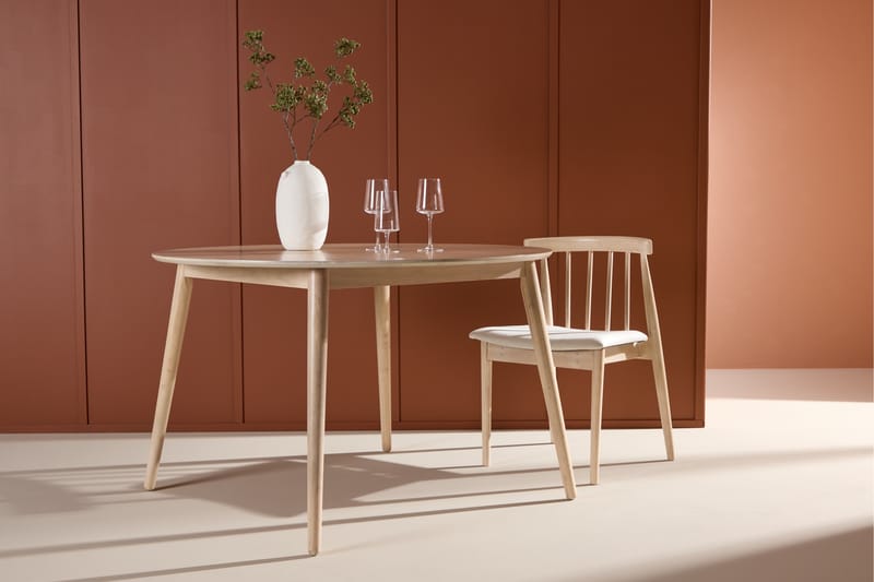 Flora Spisebord 120 cm Rundt - Hvitlasert - Møbler - Bord - Spisebord & kjøkkenbord
