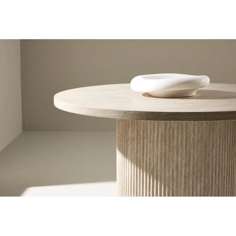 Härön Rundt Sofabord 80 cm i Stein med Riflet Søylefot - Beige - Møbler - Bord - Sofabord