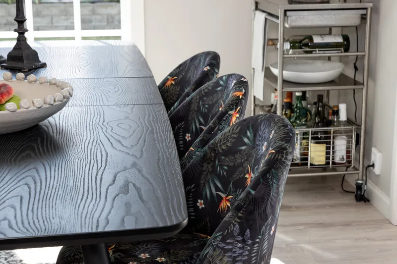 Irunea Uttrekkbar Spisegruppe 180 cm inkl. 6 Sedavi Stoler - Svart/Blå - Møbler - Bord - Spisegrupper