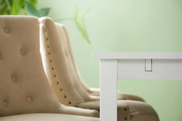 Jasmin Spisegruppe Hvit med 6 Viktoria Stoler - Beige/Vintageben - Møbler - Bord - Spisegrupper
