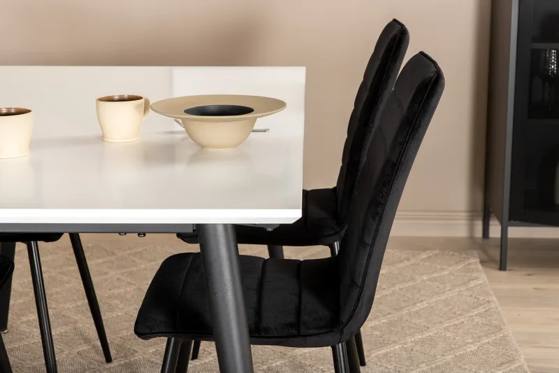 Jimms Uttrekkbar Spisegruppe 150 cm inkl. 4 Robin Stoler - Hvit/Svart/Fløyel - Møbler - Bord - Spisegrupper