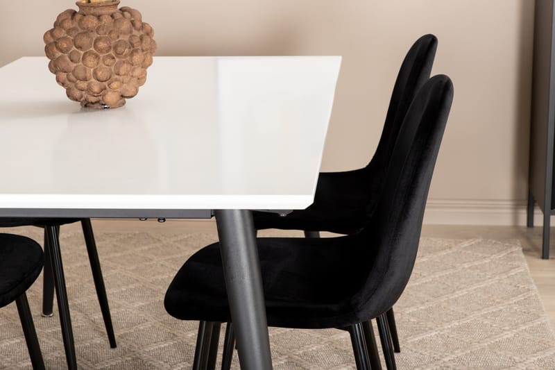Jimms Uttrekkbar Spisegruppe 150 cm inkl. 4 Pontus Stoler - Hvit/Svart - Møbler - Bord - Spisegrupper