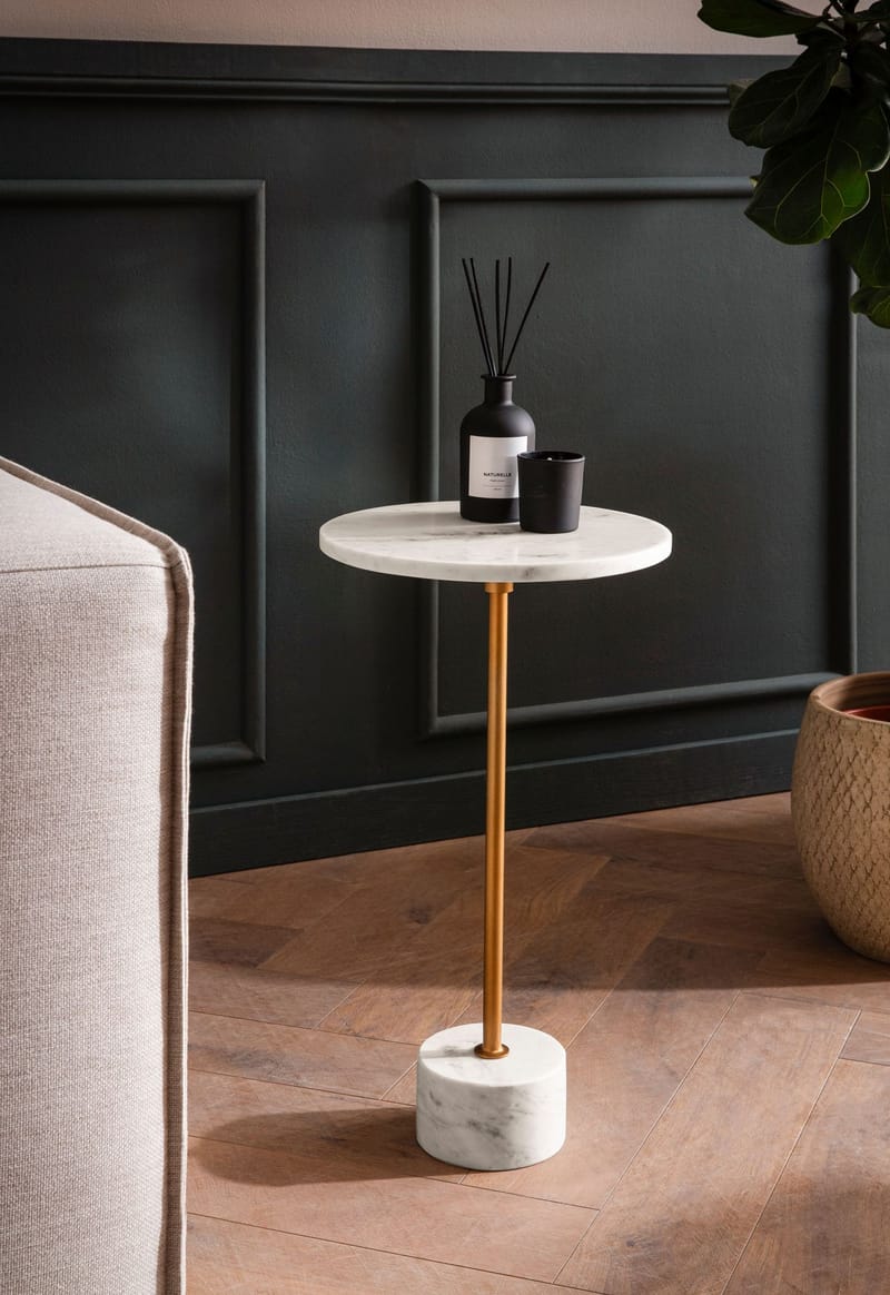 Aelros sidebord 30 cm - hvit marmor med grå årer og gullfarge - Møbler - Bord - Avlastningsbord - Konsollbord