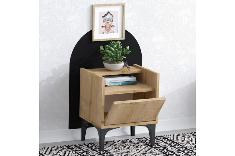 Alitha Nattbord 40 cm - Svart/Mellomfarget tre - Møbler - Bord - Avlastningsbord - Sengebord & nattbord