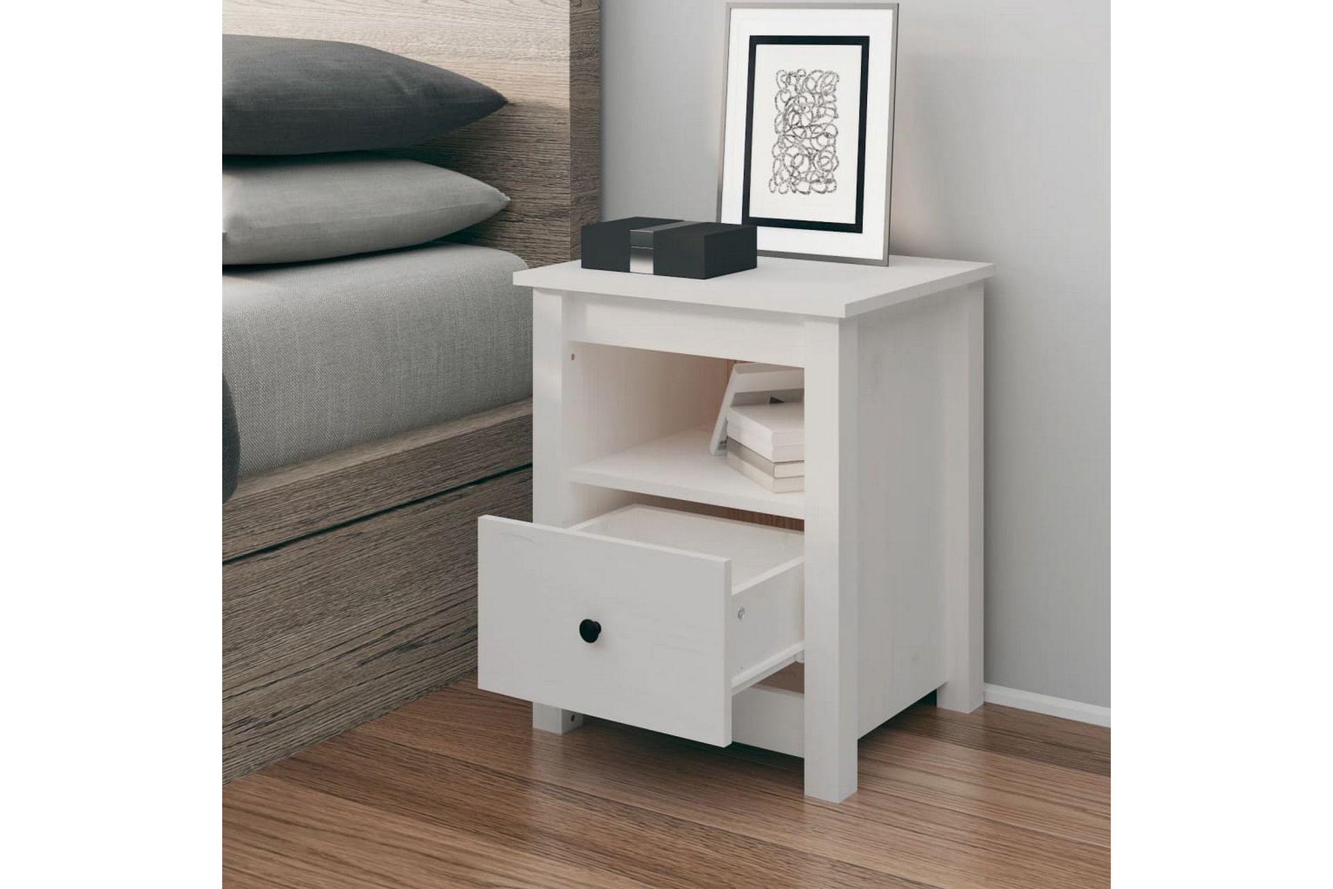beBasic Nattbord hvit 40x35x49 heltre furu - Hvit - Møbler - Bord - Avlastningsbord - Sengebord & nattbord