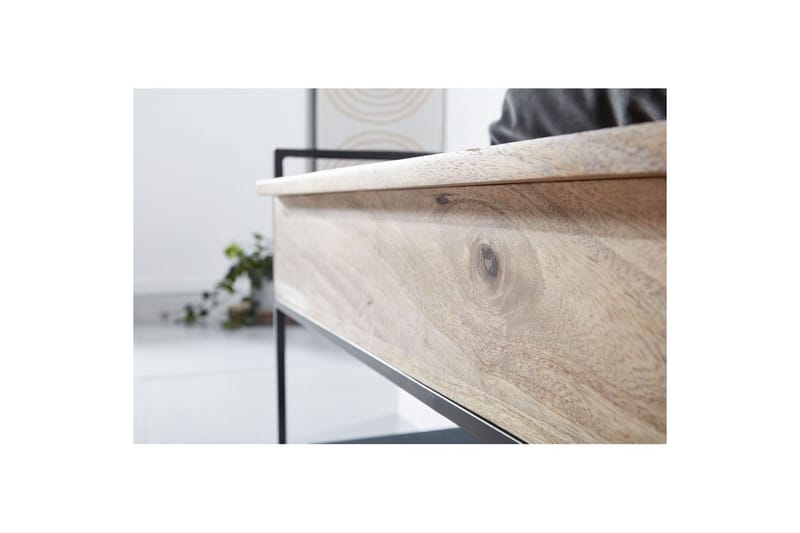 Benke Wohnling industrielt utseende med stor lagringsplass i massivt tre og åpen skohylle Beige - Beige - Møbler - Bord - Avlastningsbord - Lampebord & sidebord