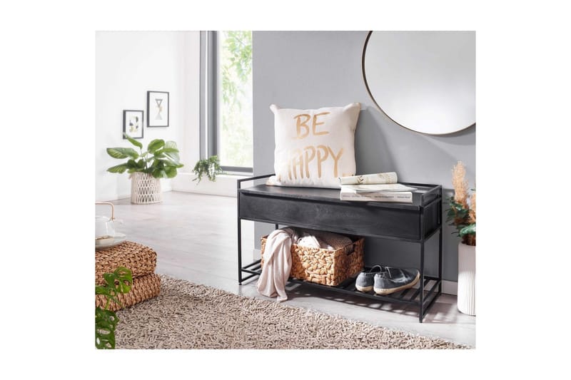 Benke Wohnling industrielt utseende med stor lagringsplass i massivt tre og åpen skohylle Svart - Svart - Møbler - Bord - Avlastningsbord - Lampebord & sidebord