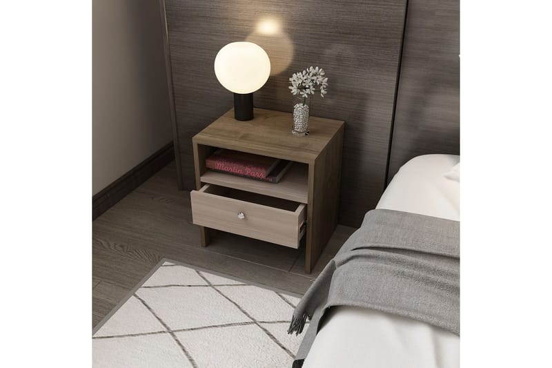 Berriaren Nattbord 45 cm - Valnøtt - Møbler - Bord - Avlastningsbord - Sengebord & nattbord