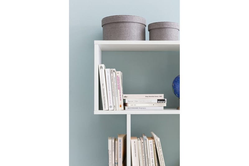 Bokhylle Wohnling Elegant med 6 forskjøvede oppbevaringshyller - Oppbevaring - Hyller - Bokhylle