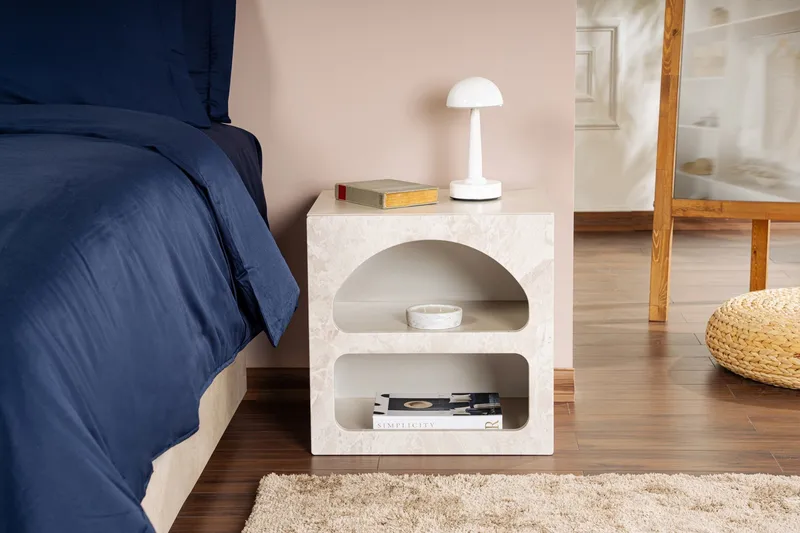 Dalim Nattbord 50 cm - Travertin/Sandstein - Møbler - Bord - Avlastningsbord - Sengebord & nattbord