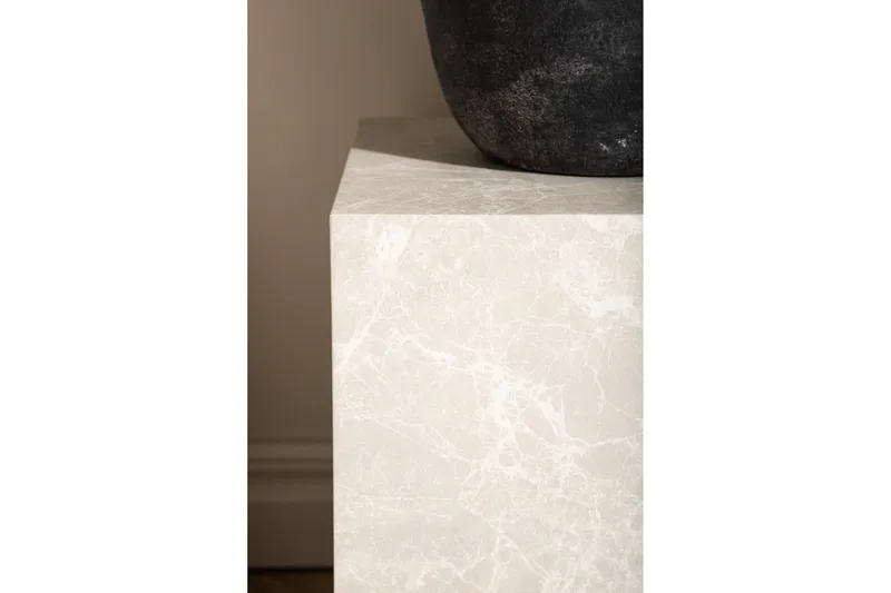 York High Travertin Sidebord 40x40x45 cm - Beige - Møbler - Bord - Avlastningsbord - Lampebord & sidebord